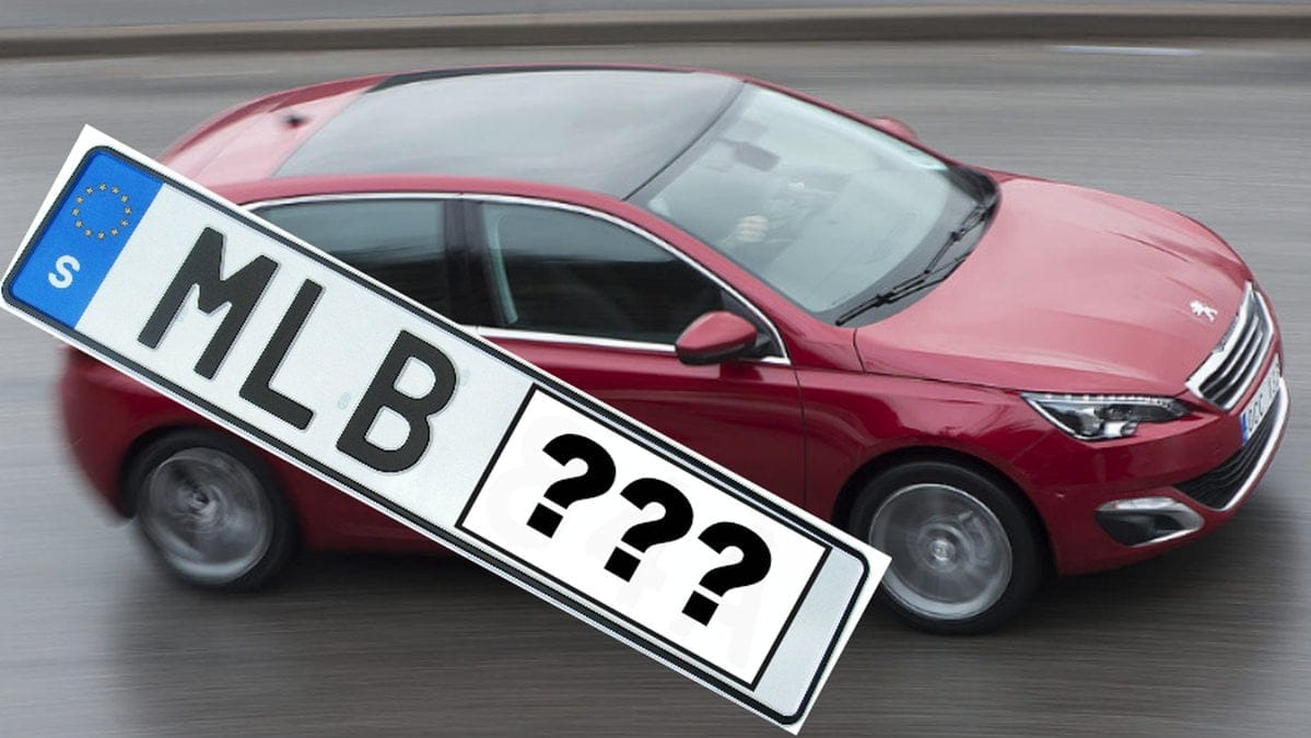 Registreringsskylt, röd bil