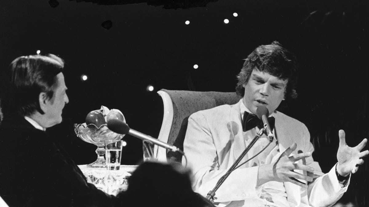 Jonas Hallberg i svartvit bild.