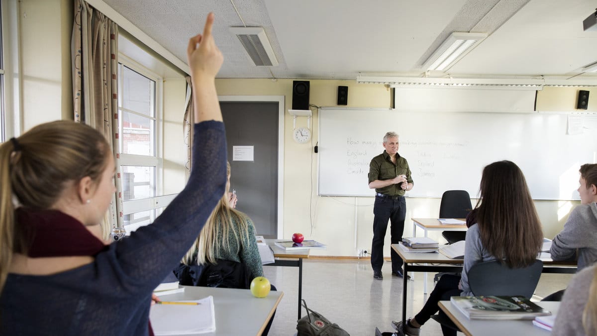 Gymnasieskola. Genrebild.