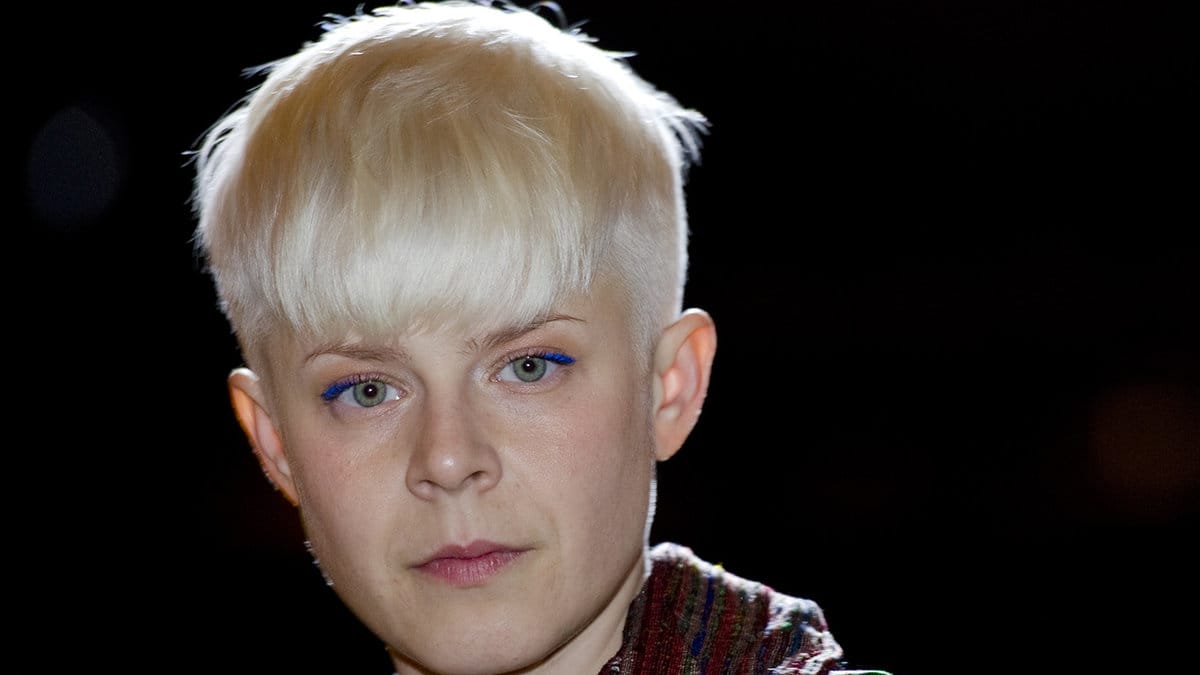 Artisten Robyn har köpt en våning i Stockholm.