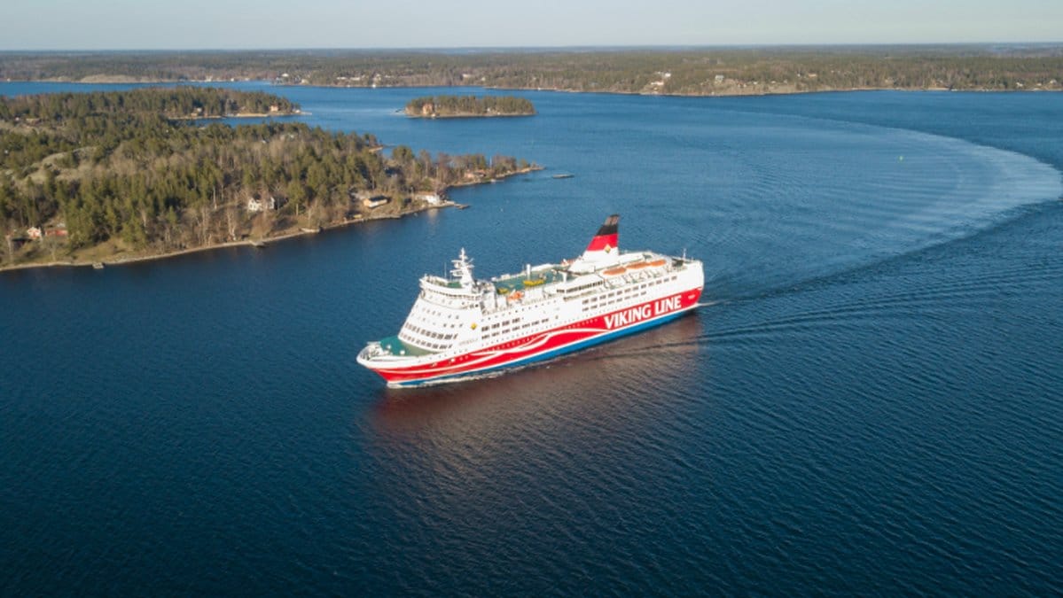 Finlandsfärja har gått på grund utanför Åland.