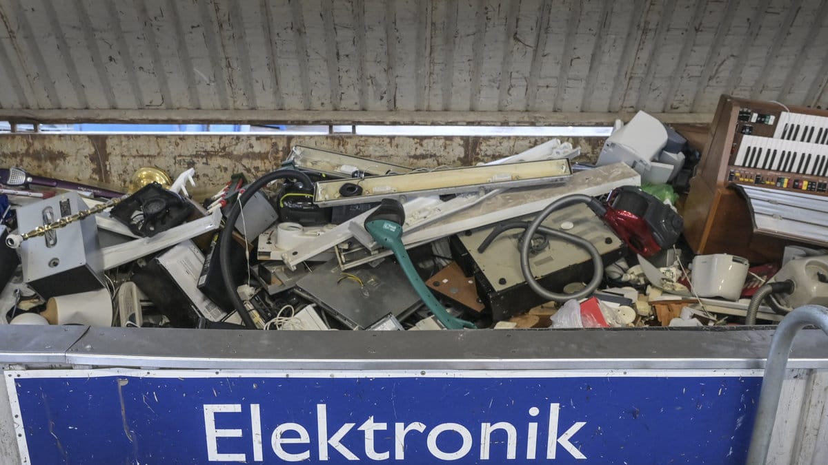En återvinningscentral har stängt akut på tisdagen.