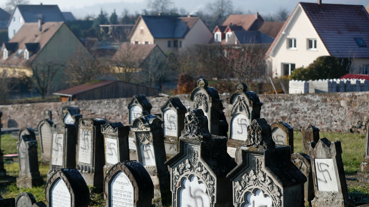 Judiska gravar vandaliserade
