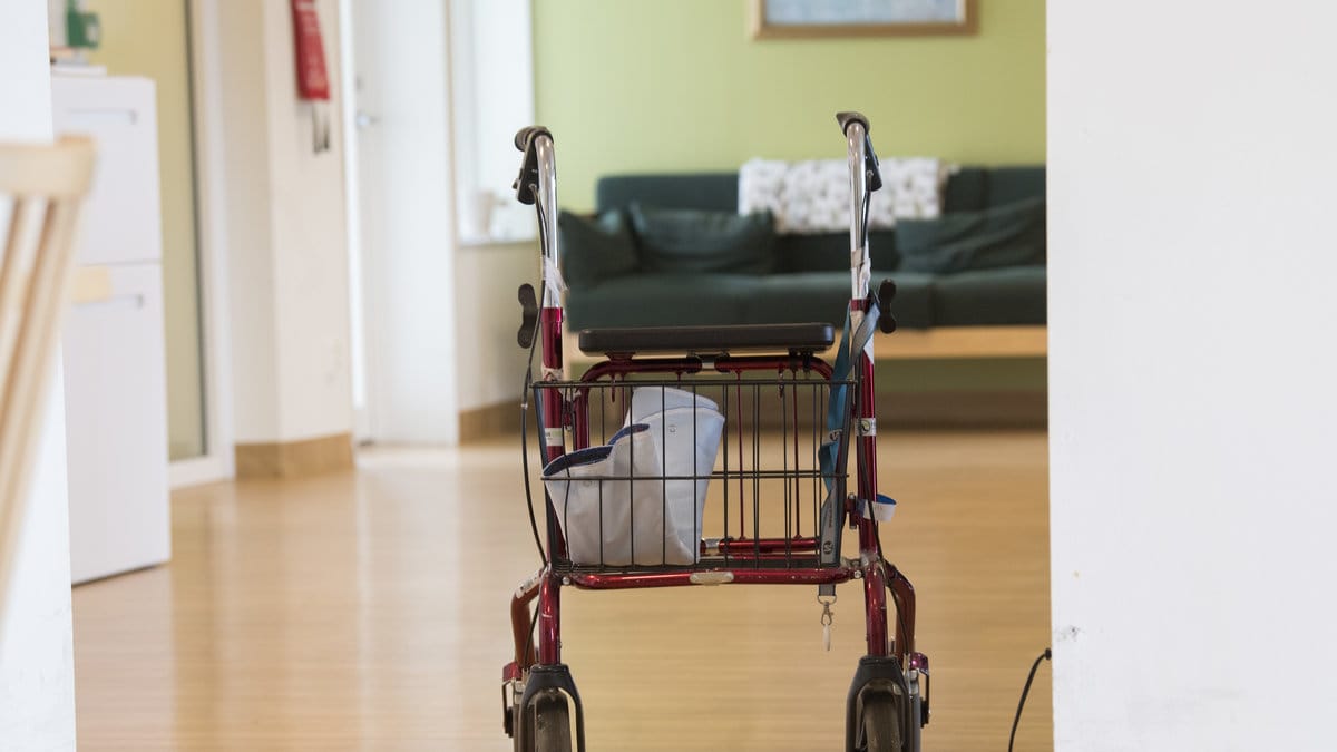 Rollator på ett äldreboende. Genrebild.