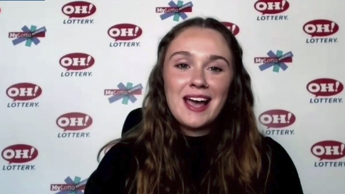 Amerikanska Abbigail Bugenske, 22, vann 8,3 miljoner i ett vaccinlotteri.