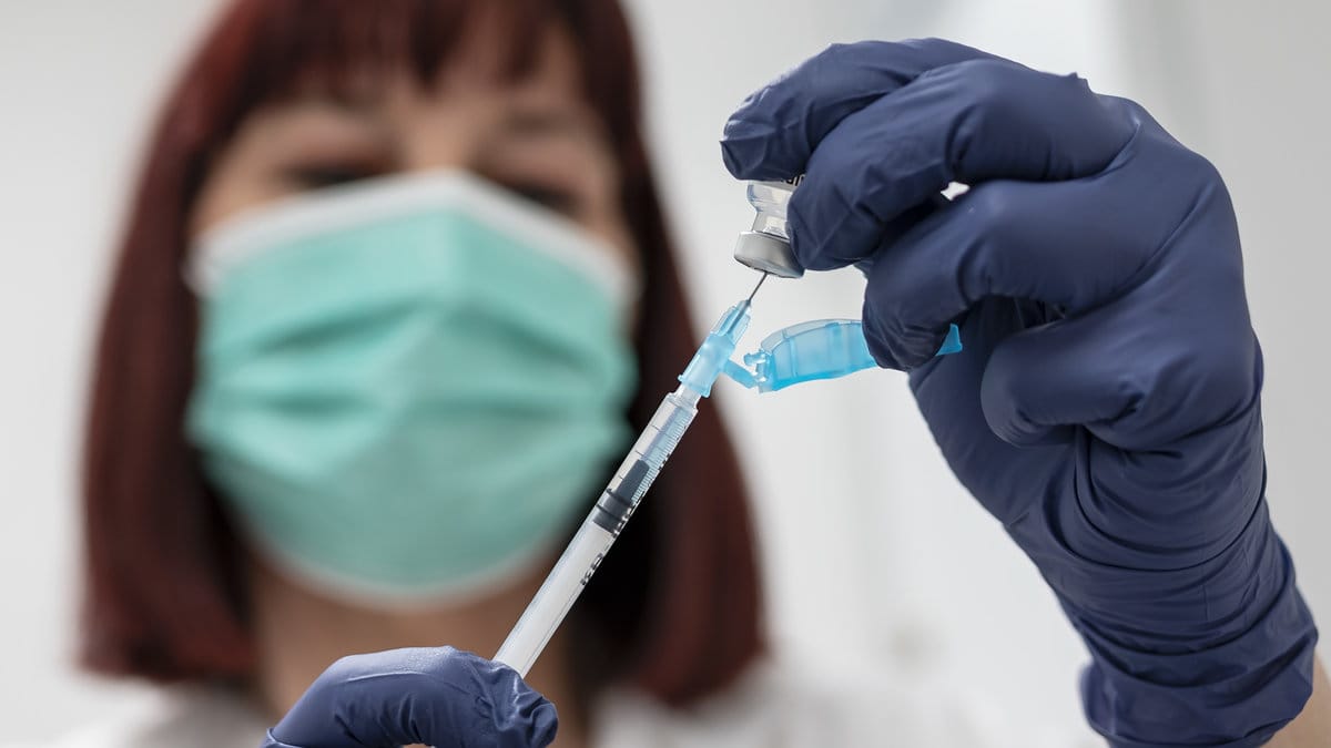 Kommande vecka får Sverige rekordmånga doser vaccin.