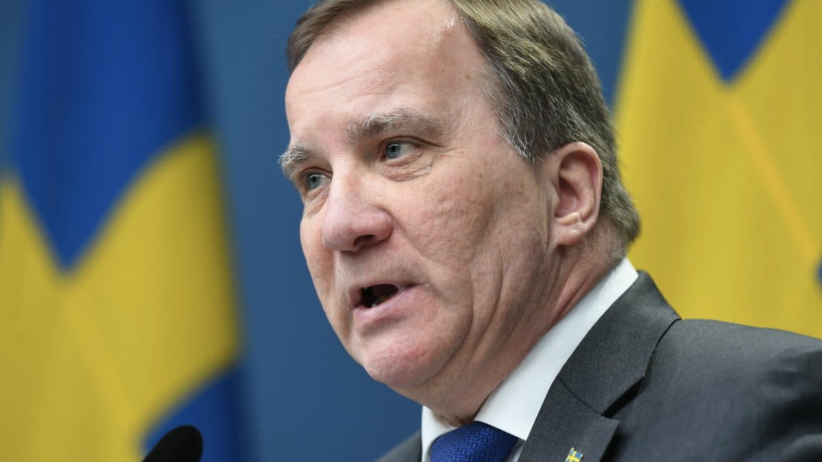 Stefan Löfven under presskonferens.