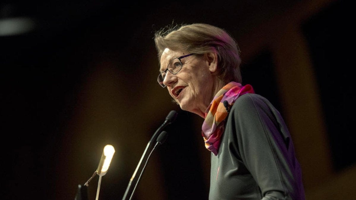 Gudrun Schyman i talarstolen. 