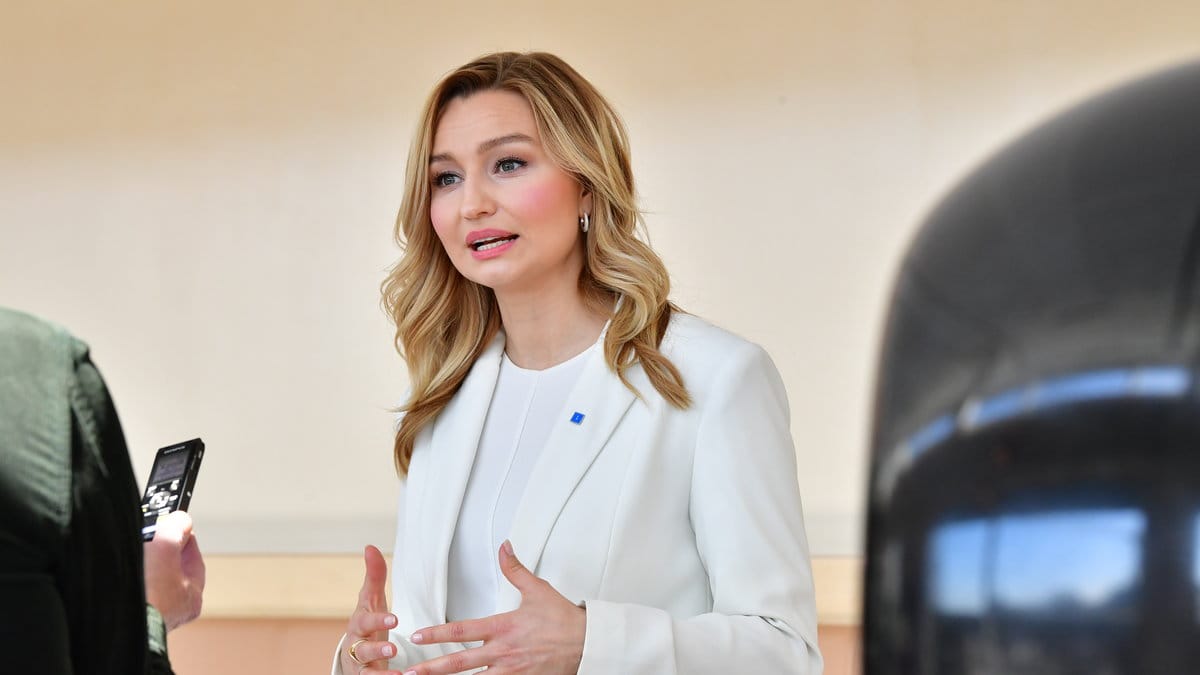 Ebba Busch kallas till polisförhör i förtalsutredningen. 