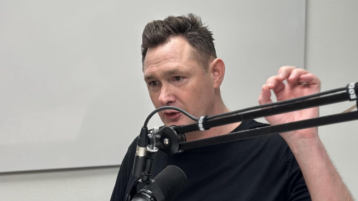 Tv-kocken Tom Sjöstedt gästar podden Studio Allsvenskan och berättar om Mästerkocken – och sitt fotbollsintresse där han håller på Hammarby.