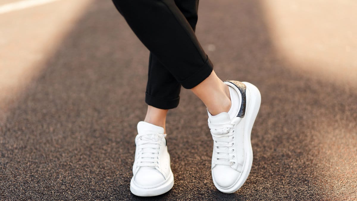 Unna dig själv nya skor. Ett par nya snygga sneakers hör hösten till. Du kan dessutom klicka hem flera av våra favoriter på rea just nu!