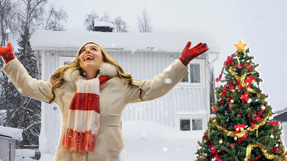 Snö på julafton i min stad julgran och julfirande
