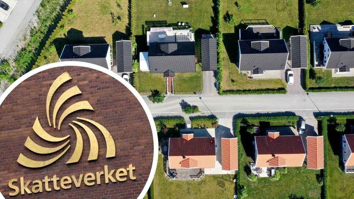 Skatteverkets logga på fasad och ett villeområde från ovan