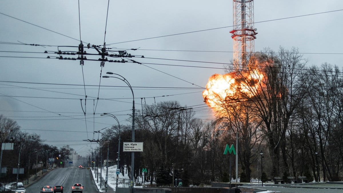 Bombattack vid tv-torn i Kiev: Ukrainska kanaler ligger nere