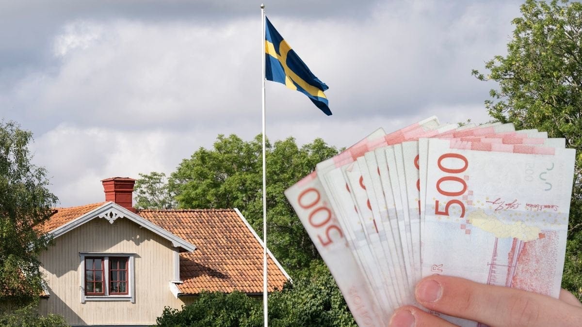 Hus med flaggstång och svenska flaggan, samt en hand med 500-lappar i.