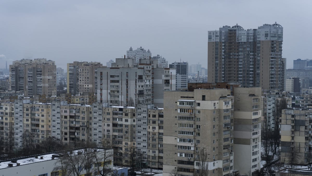 Se ljusskenet över Kiev i artikeln nedan.
