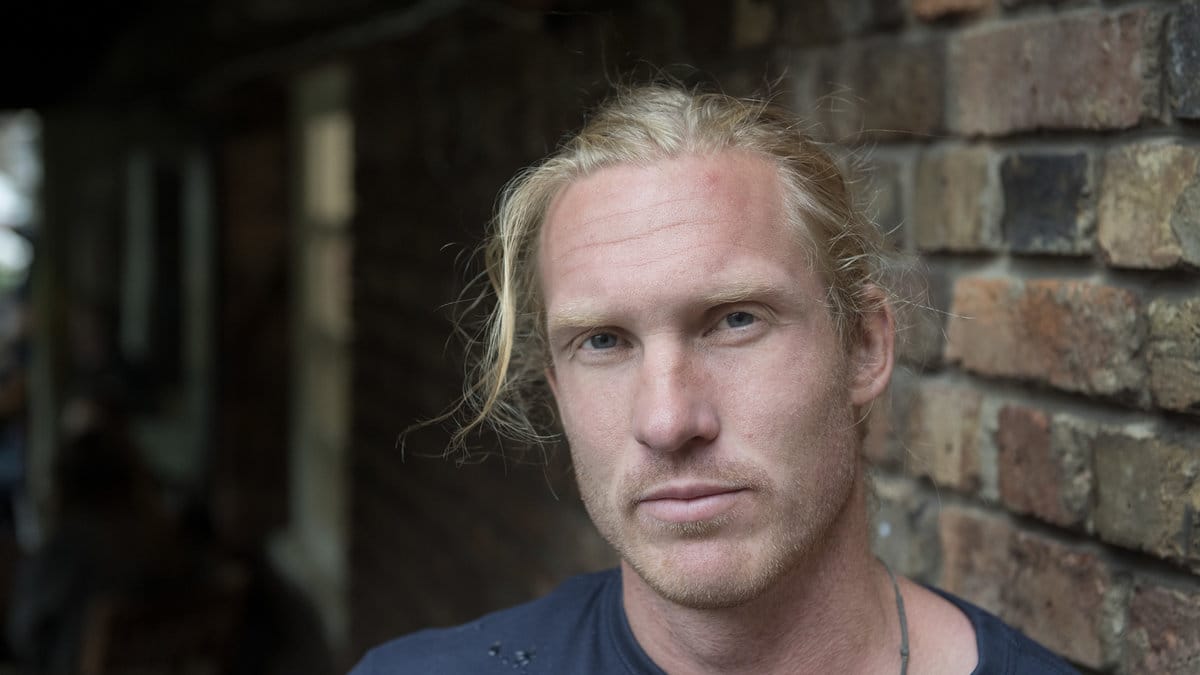 Stavhoppstränaren Gustaf Hultgren talar ut om den svåra bilolyckan.