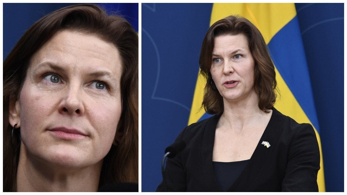 Nina Larsson vid en pressträff.