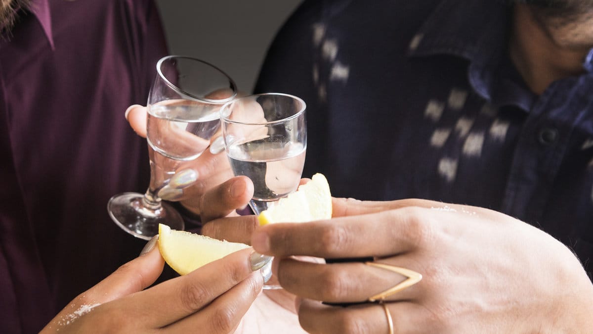 serverades 86 shots, medvetslös på gatan