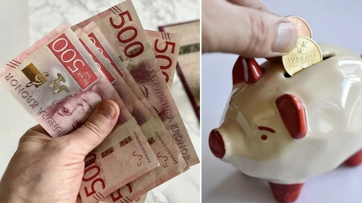 En bunt med svenska 500-kronorssedlar och en spargris som fylls med mynt.
