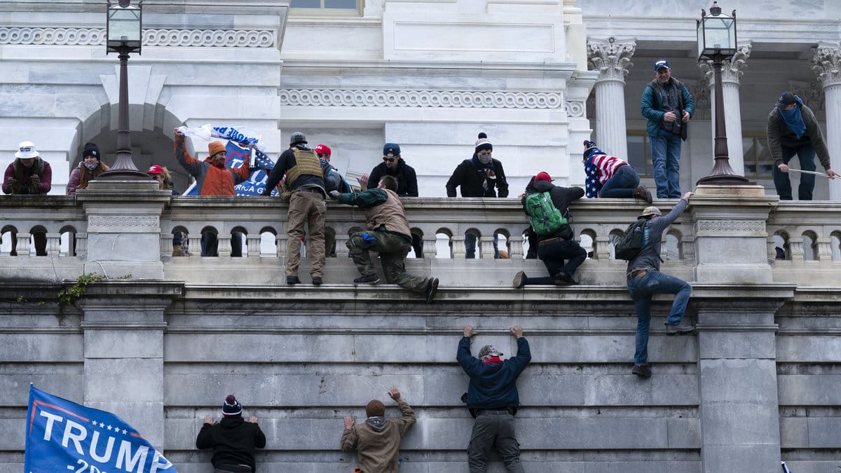 Trumpanhängare stormade kongressen i Washington. 