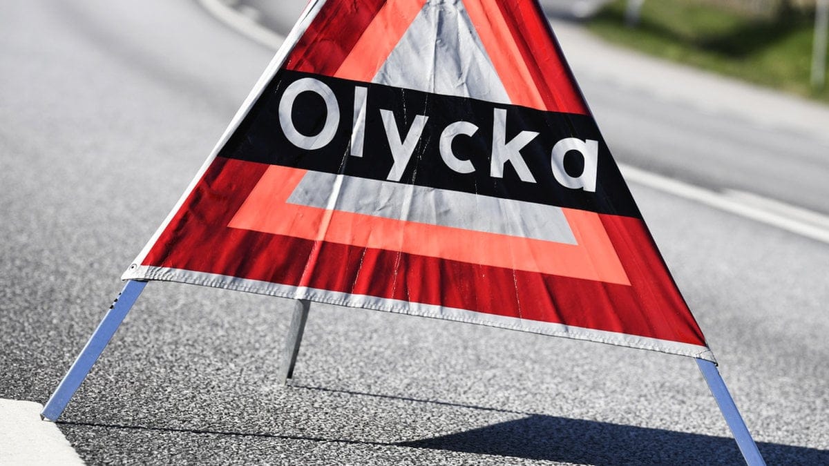 Olycka-skylt på en gata.