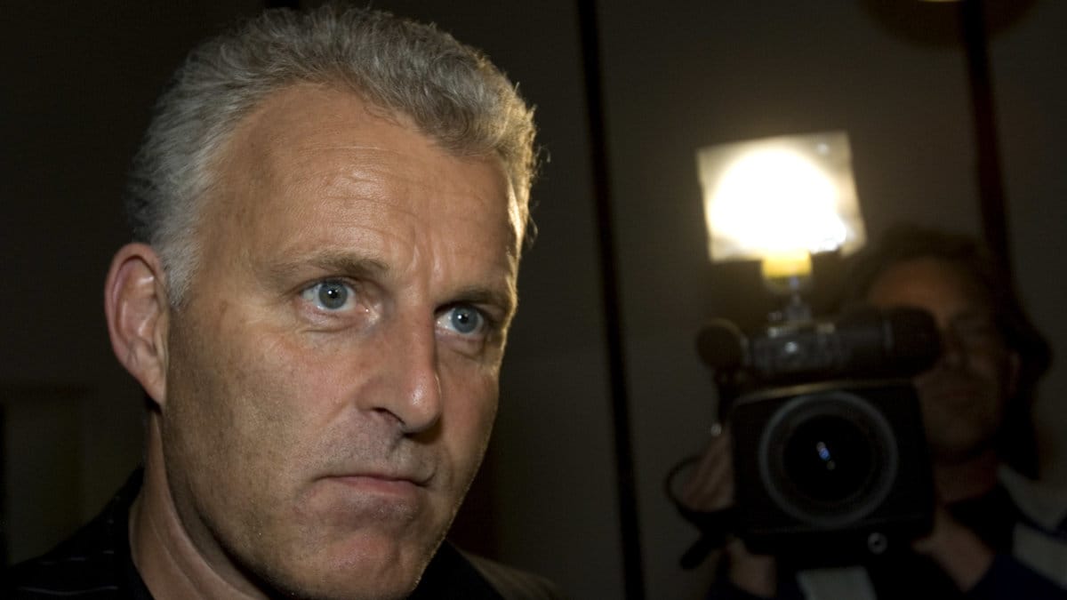 Journalisten och tv-profilen Peter R. de Vries uppges ha skjutits i Amsterdam.