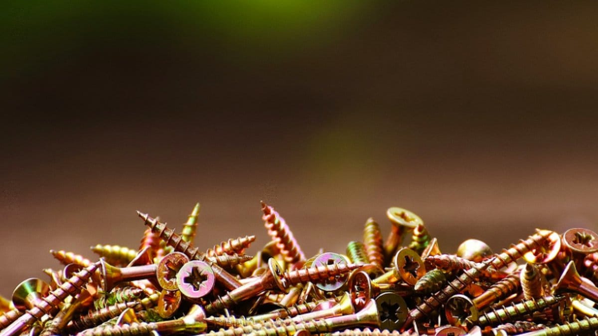 Man i Härnösand tvingade sambo och barn att stoppa skruvar i munnen.