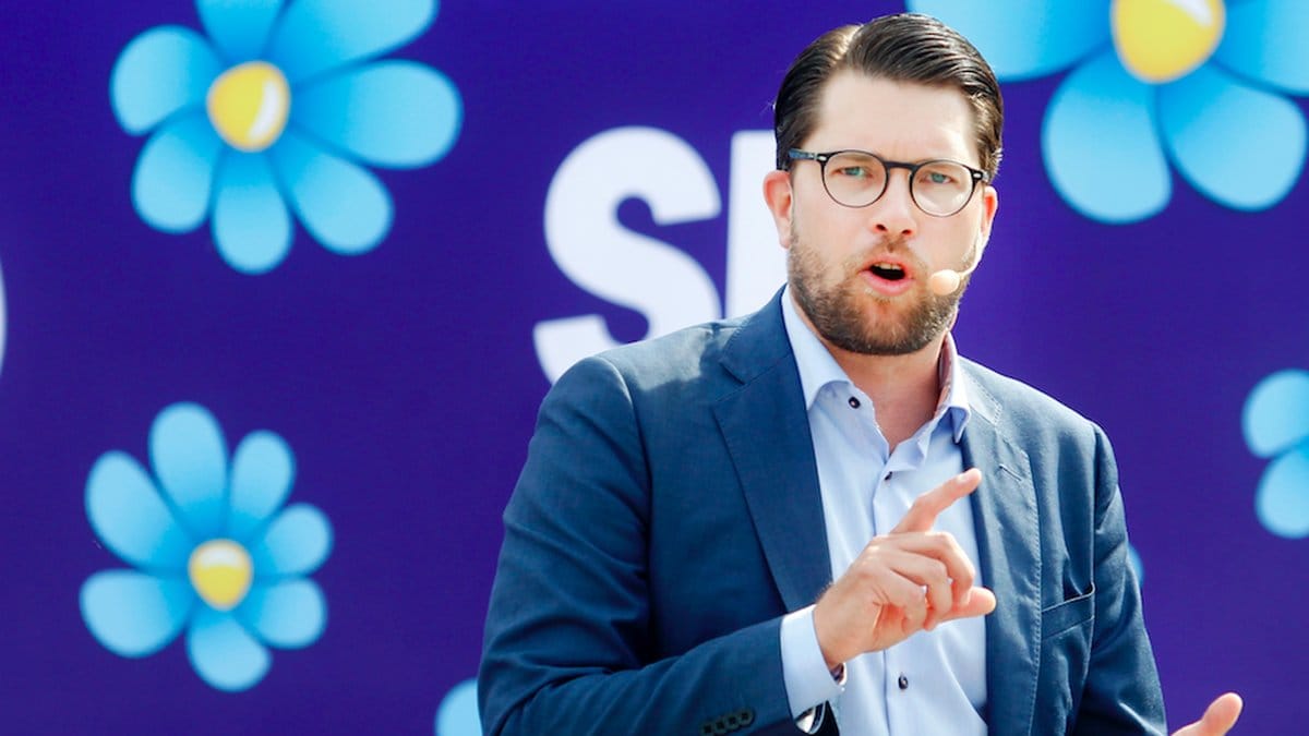 Jimmie Åkesson håller tal,