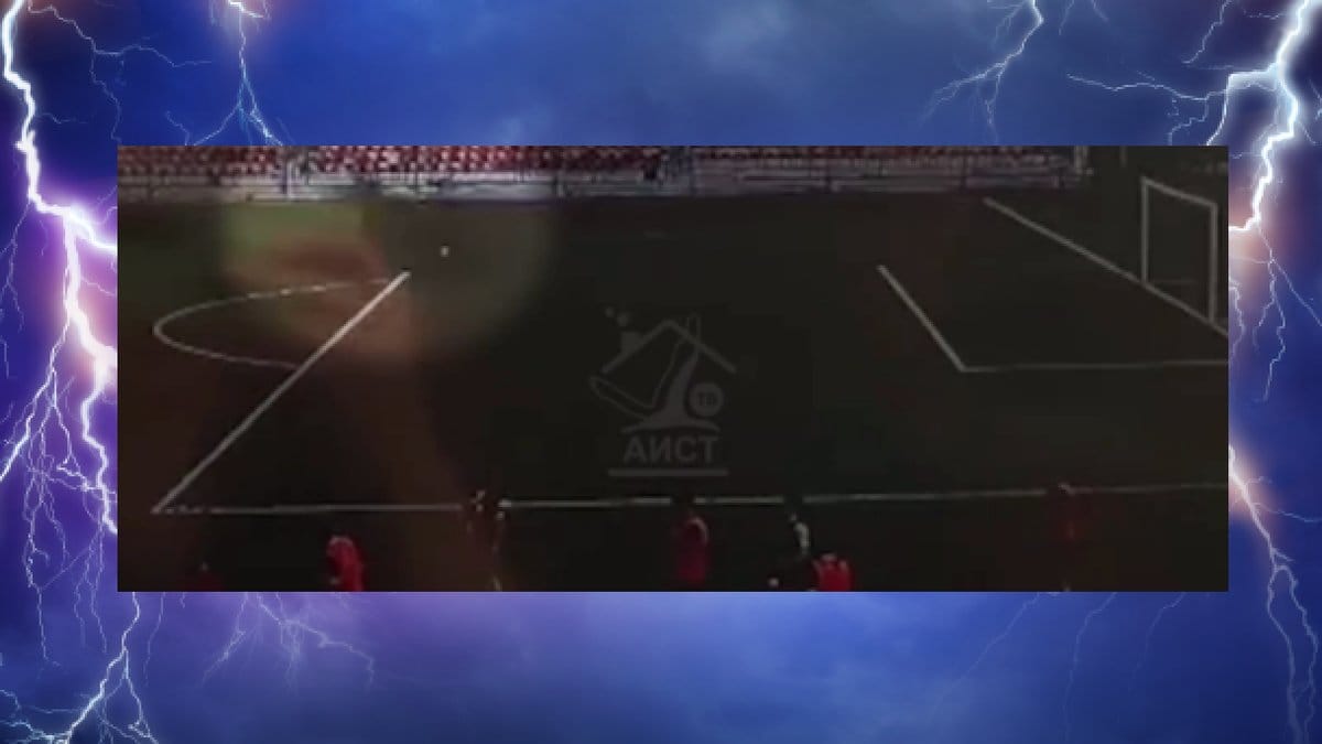 Iwan träffades av blixten under en fotbollsträning.