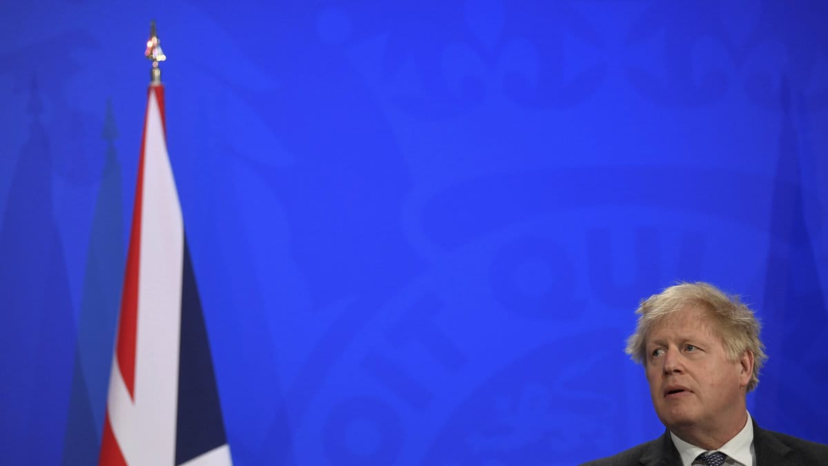 Det finns skäl att misstänka brott i samband med Boris Johnsons lyxrenovering av 10 Downing Street, enligt ett granskningsorgan.