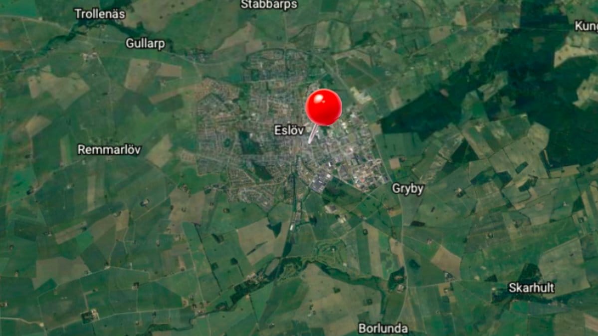 En minderårig flicka våldtogs i en lekpark under lördagskvällen.