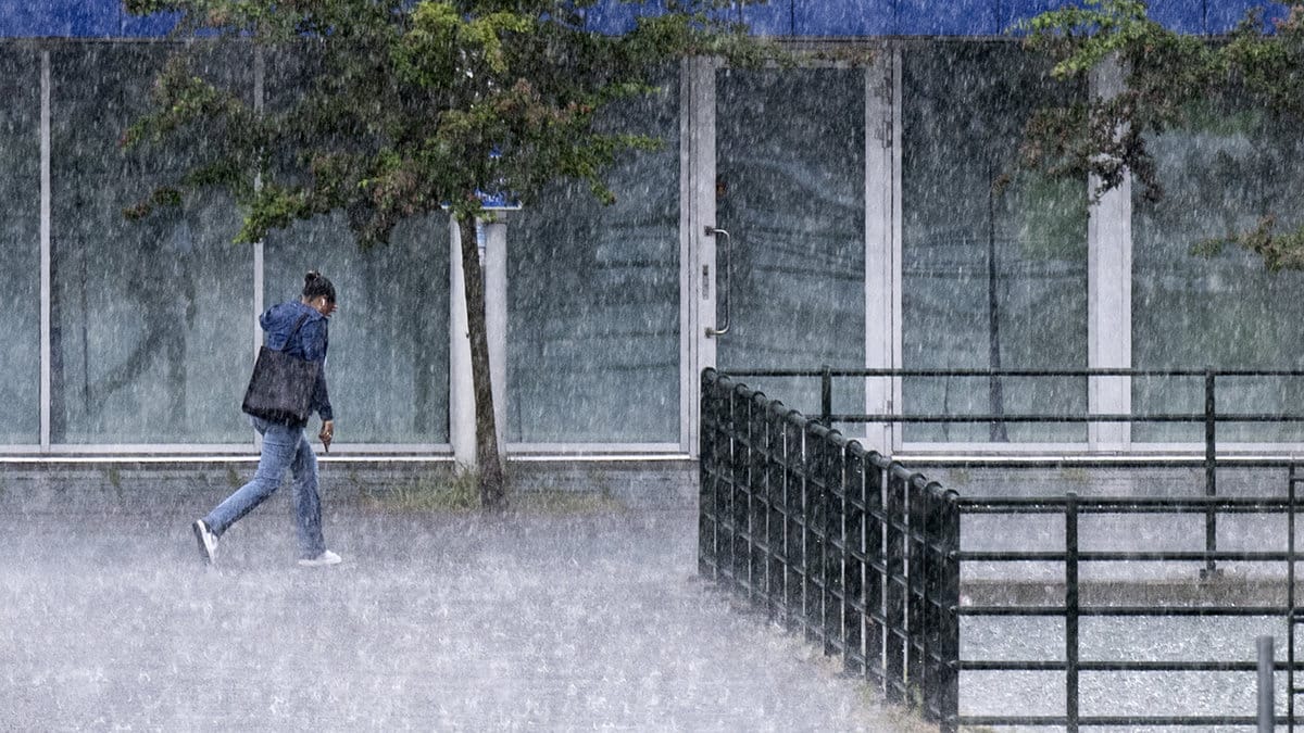 SMHI varnar för nya skyfall i östra Sverige.
