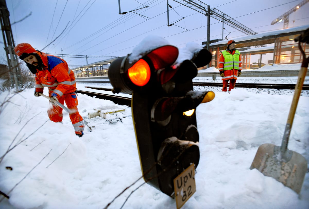 Snö på tågbana