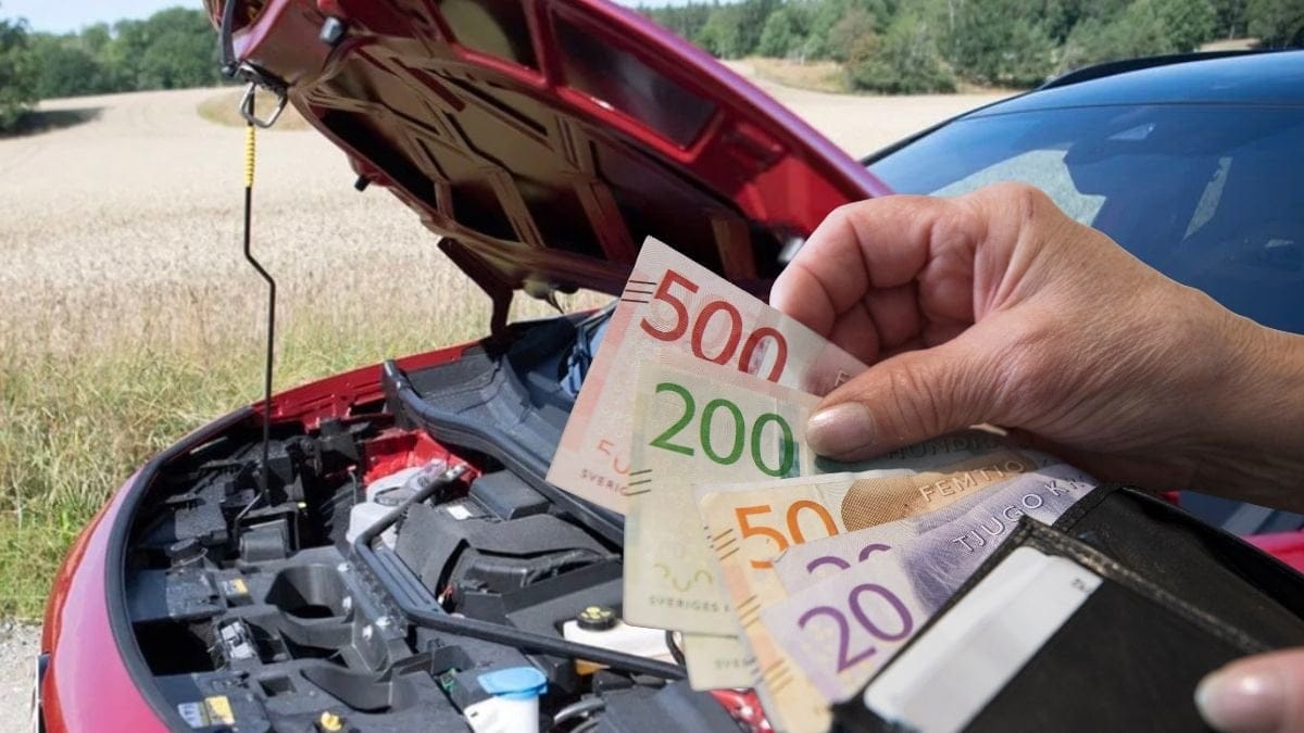 Bil med öppen motorhuv och pengar i en plånbok.