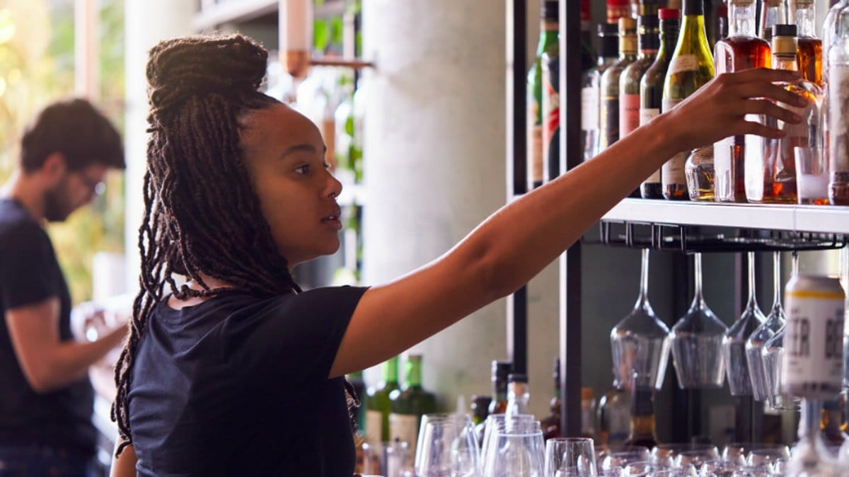 Krogarna har hittat ett kryphål i de nya alkoholrestriktionerna.