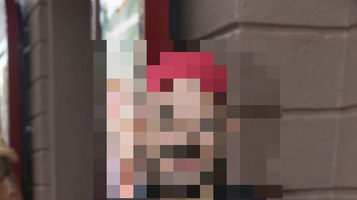 Man med pixlat ansikte
