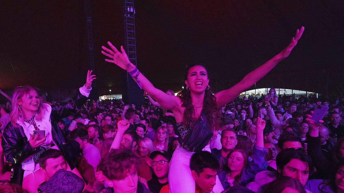 Människor njuter av den första festivalen utan restriktioner på länge.