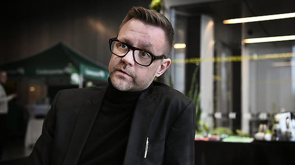 Federley gästar Carina Bergfeldt i kväll.