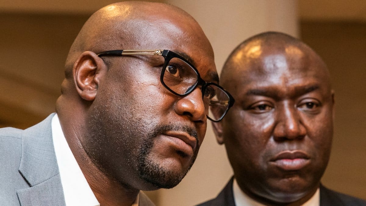 Familjen till George Floyd stämmer staten och de inblandade poliserna.