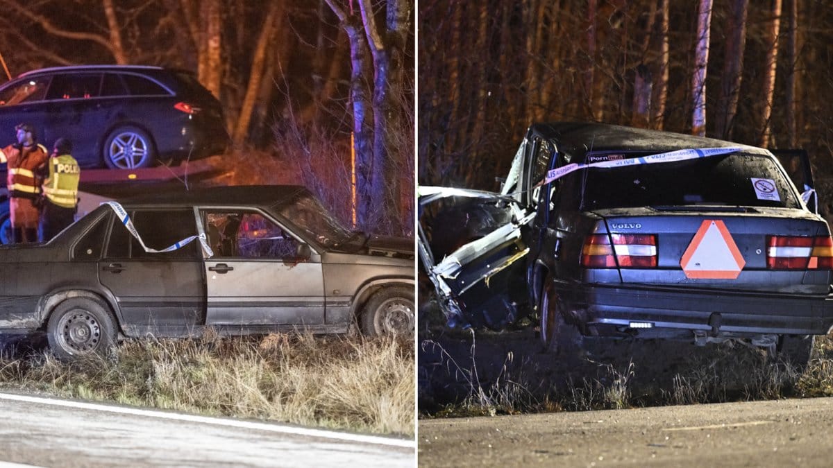 Tre personer har förts till sjukhus efter en krock mellan en A-traktor och en personbil. 
