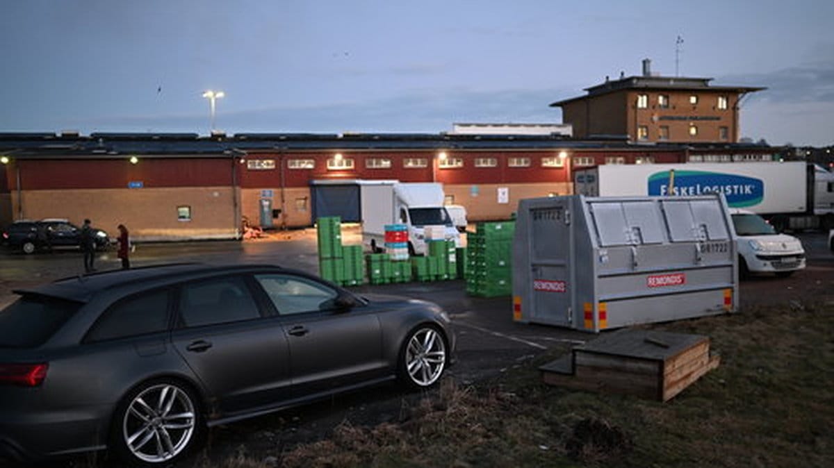 Polisen har spärrat av ett område i Göteborgs hamn med anledning av ett misstänkt brott.