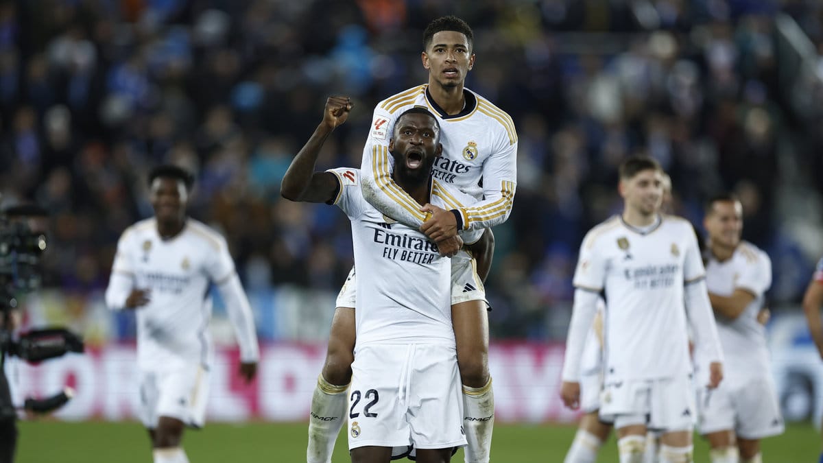 Real Madrid passerar Girona i tabelltoppen.